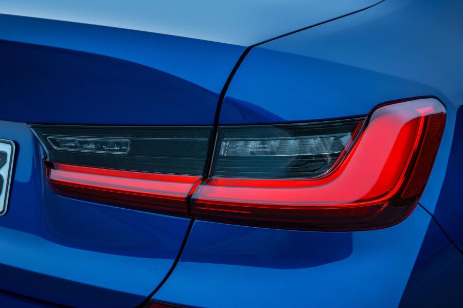 Детали интерьера BMW 330i M Sport (G20) 2019 года  (WW) (фото 33 из 284)